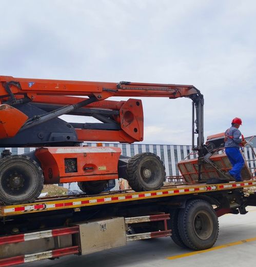 直租高空作業(yè)升降車，專業(yè)施工告別高處作業(yè)煩惱